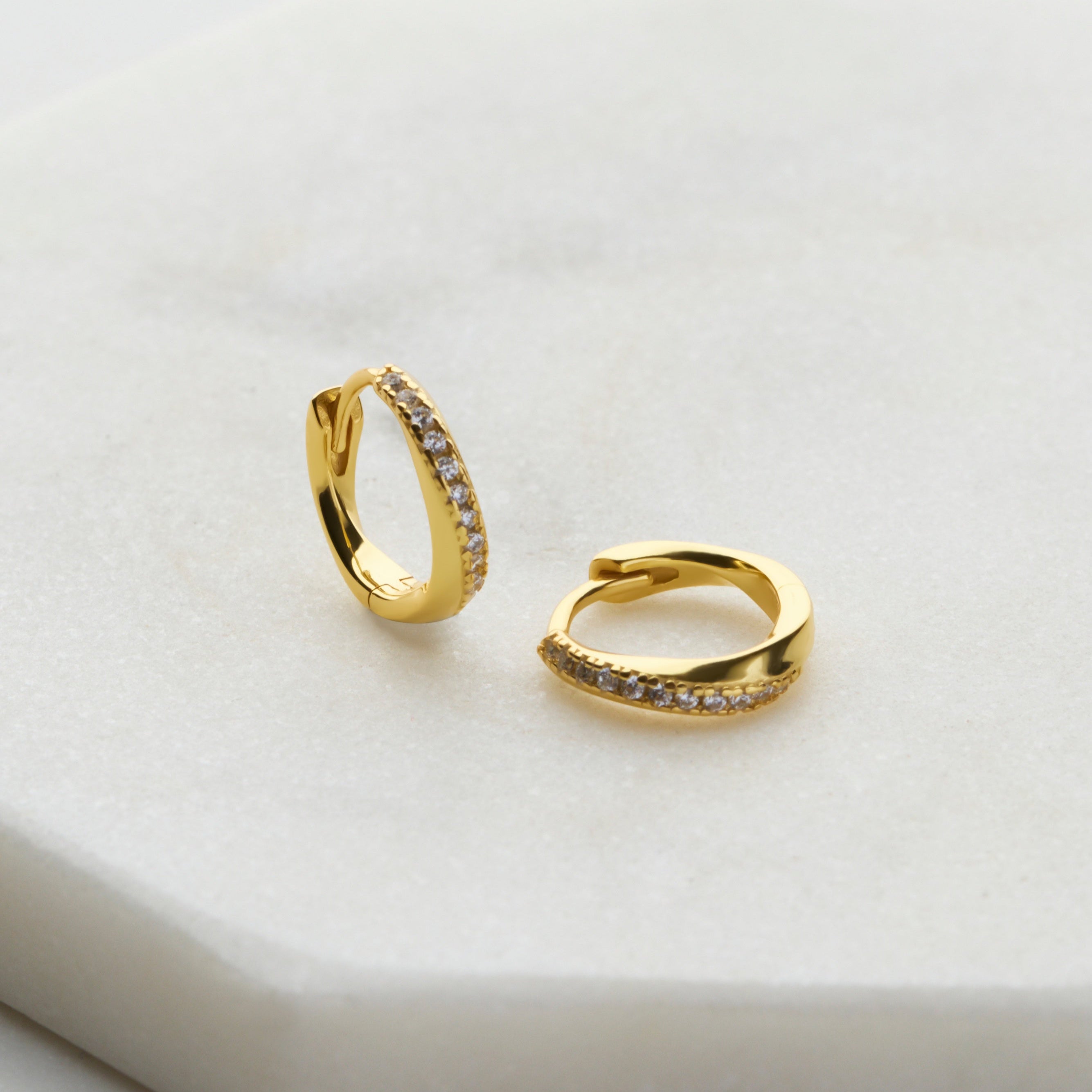 Celeste Huggie | Gold