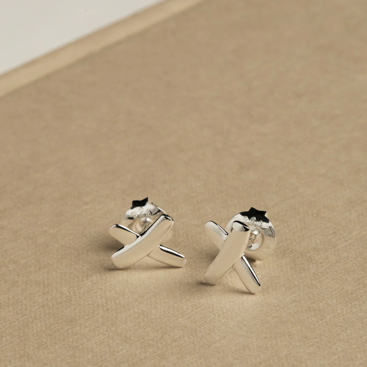 Kiss Stud Earring | Silver