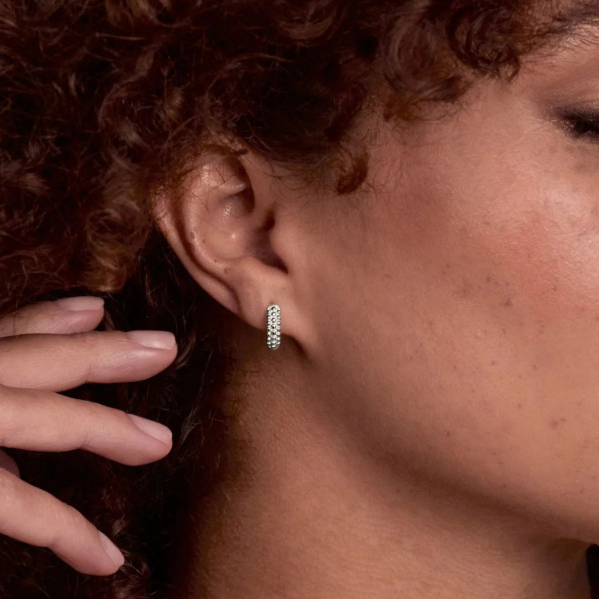 Chia Huggie Earrings | Silver