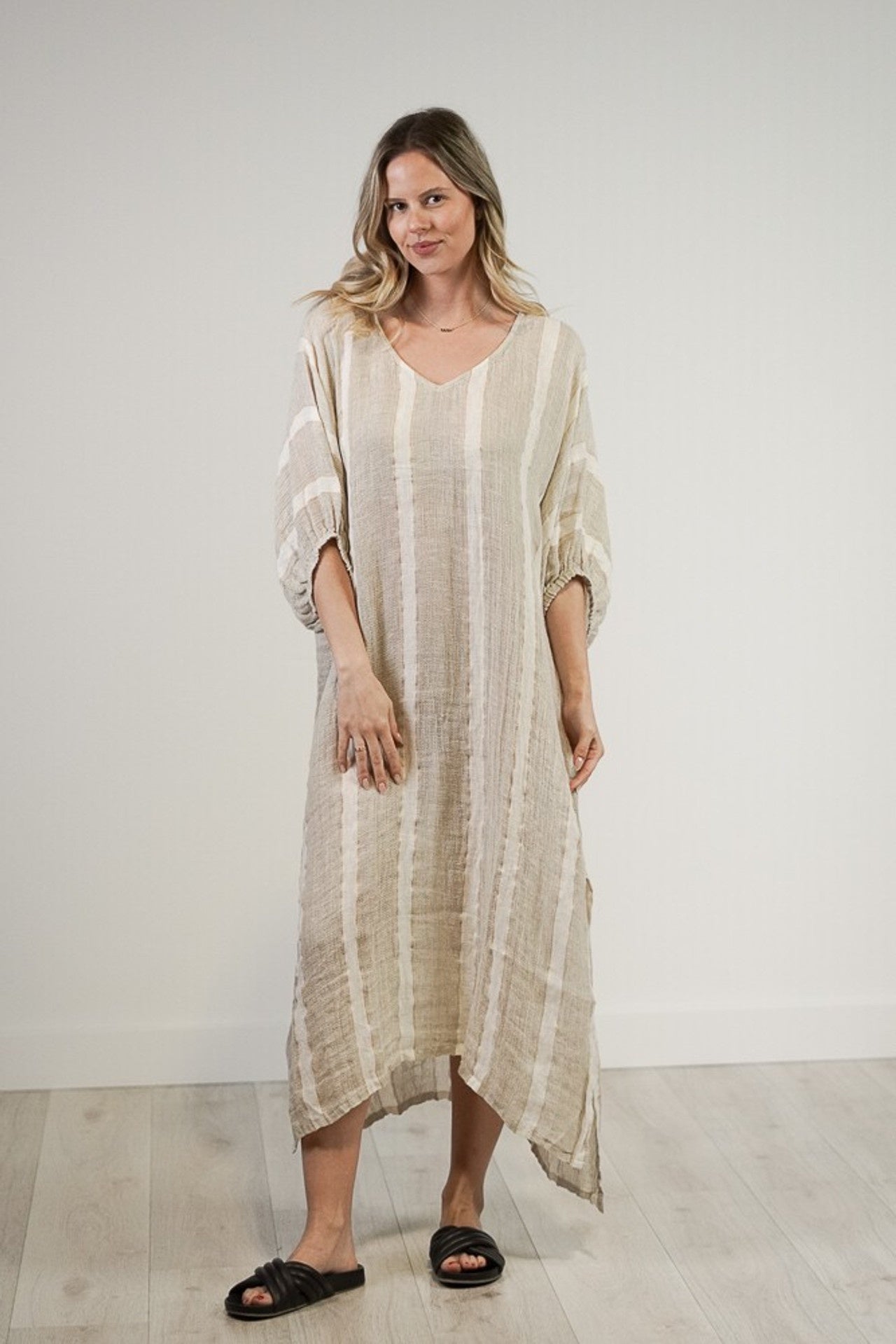 Rosa Kaftan | Natural White w/ Gold Strand
