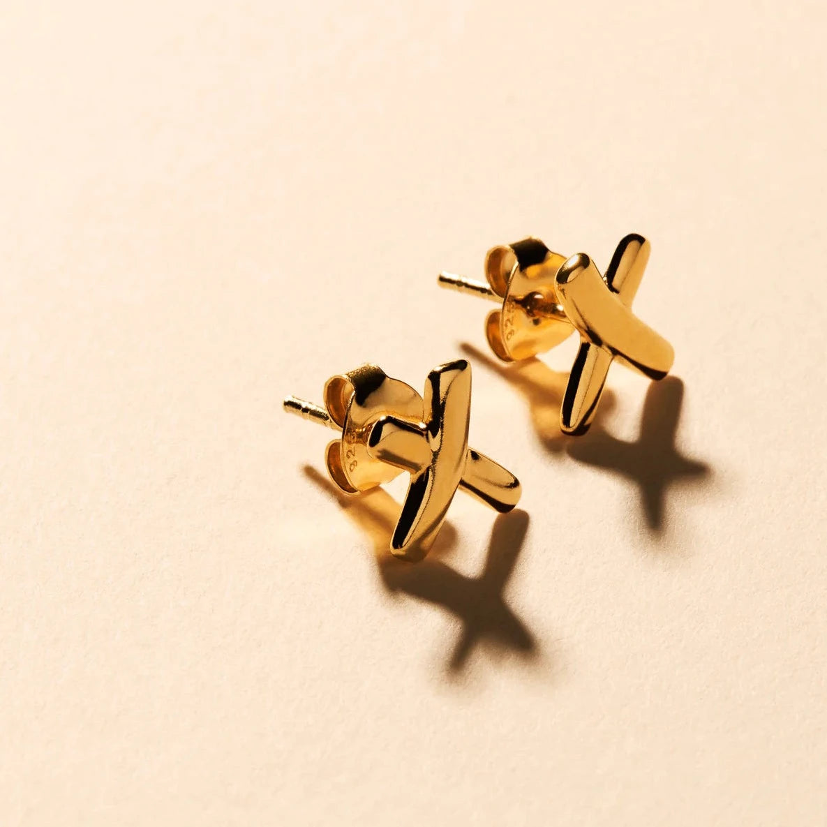 Kiss Stud Earring | Gold