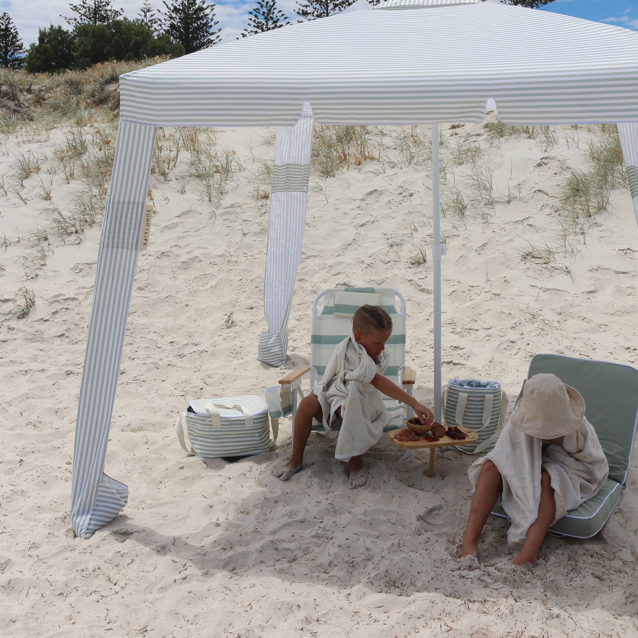 Deluxe Beach Chair Sea Sage Stripe