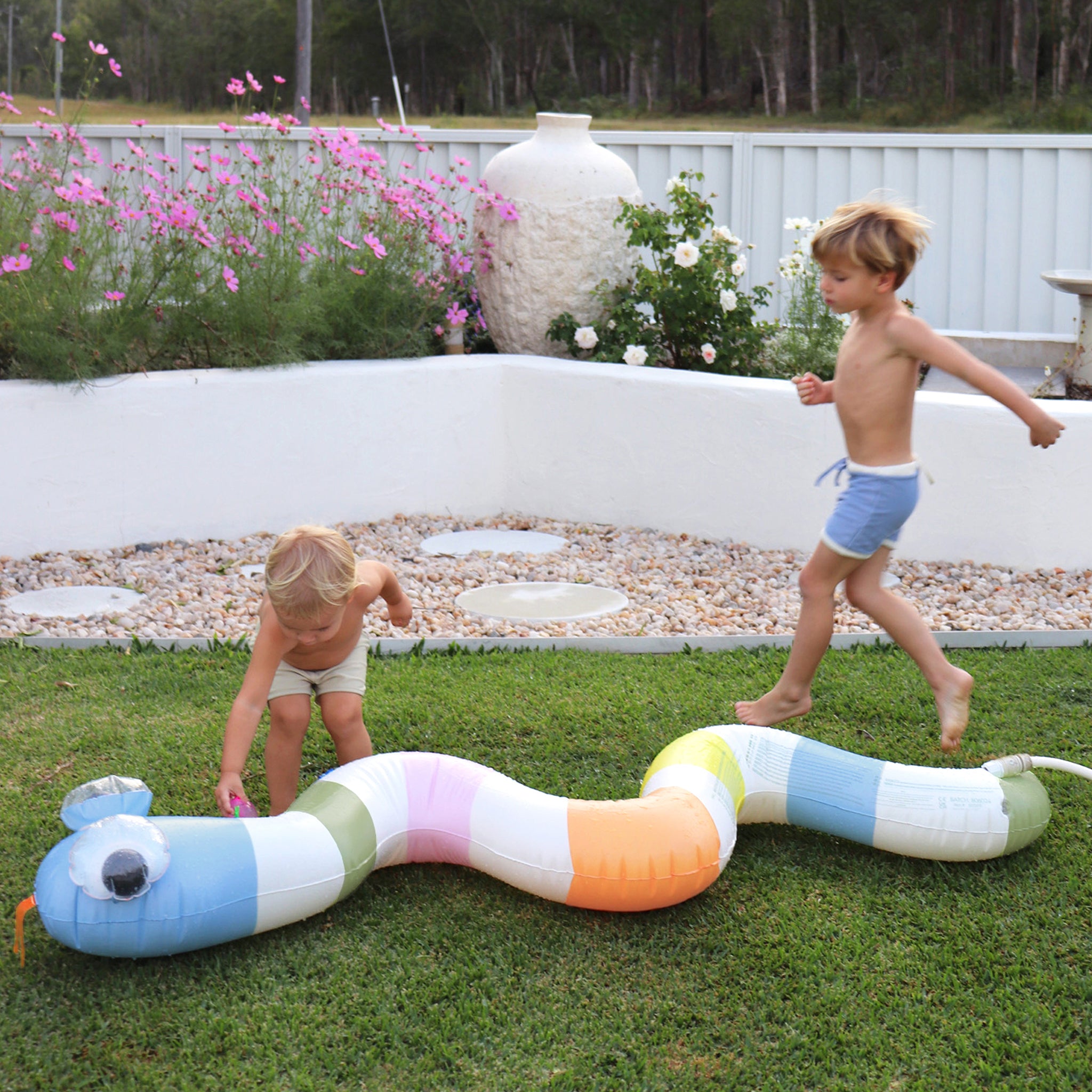Inflatable Sprinkler Into the Wild Multi