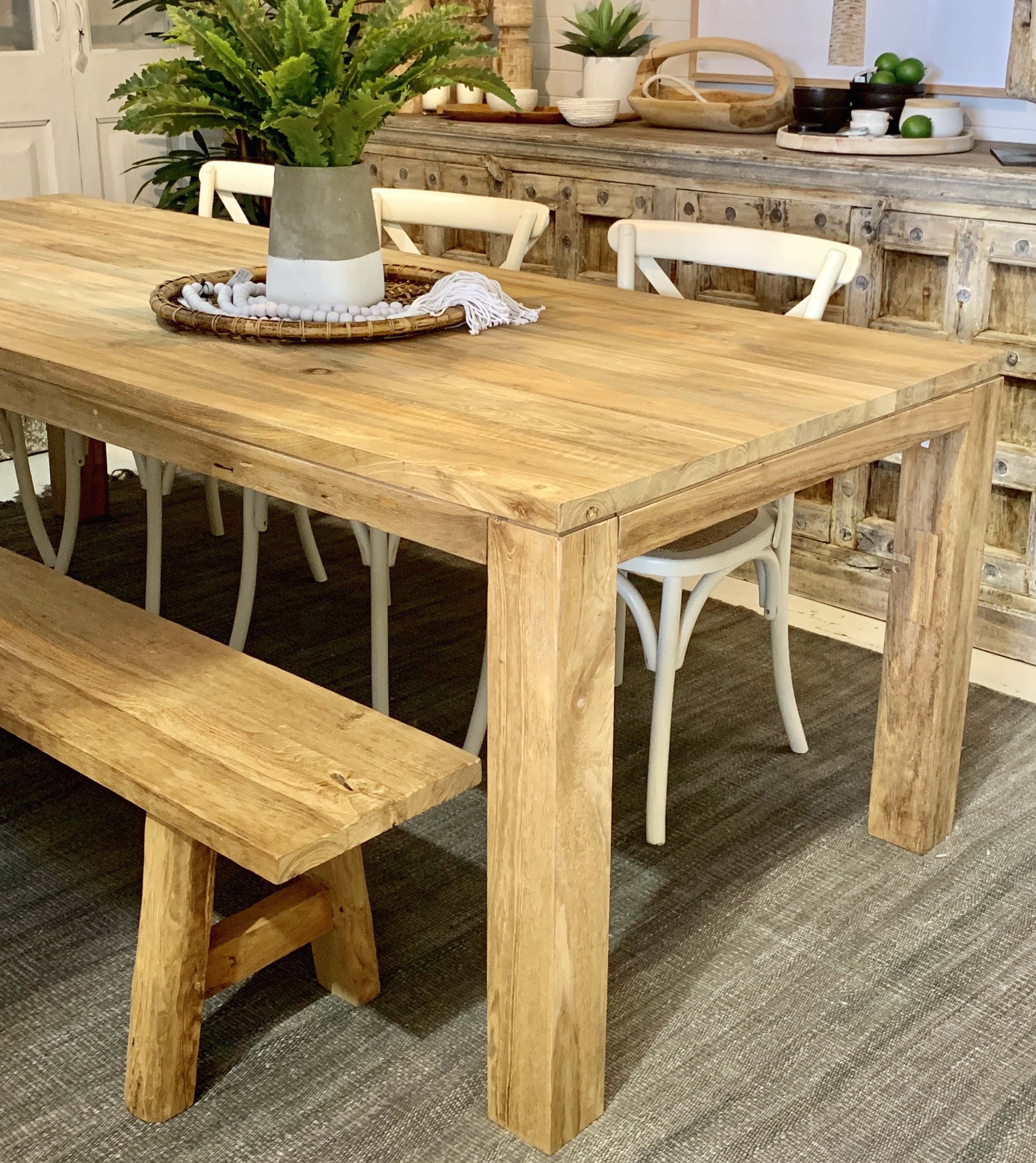 Isla Dining Table