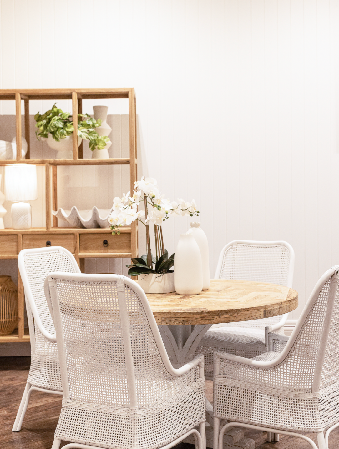 Brussels Round Dining Table White Legs