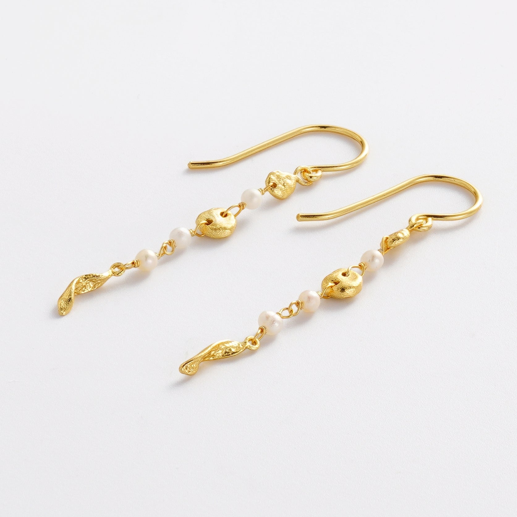 Charlotte Thread Earring | Pearl