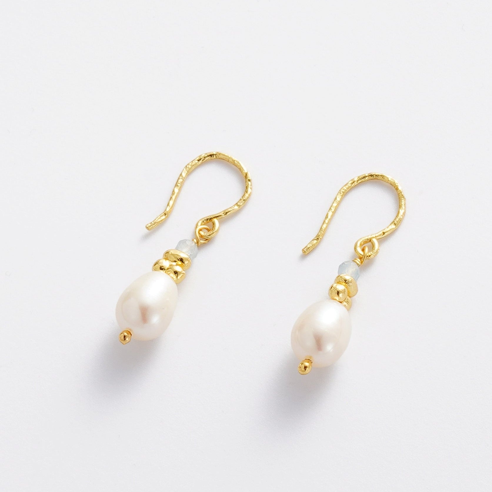 Naomi Hook Earring | Pearl