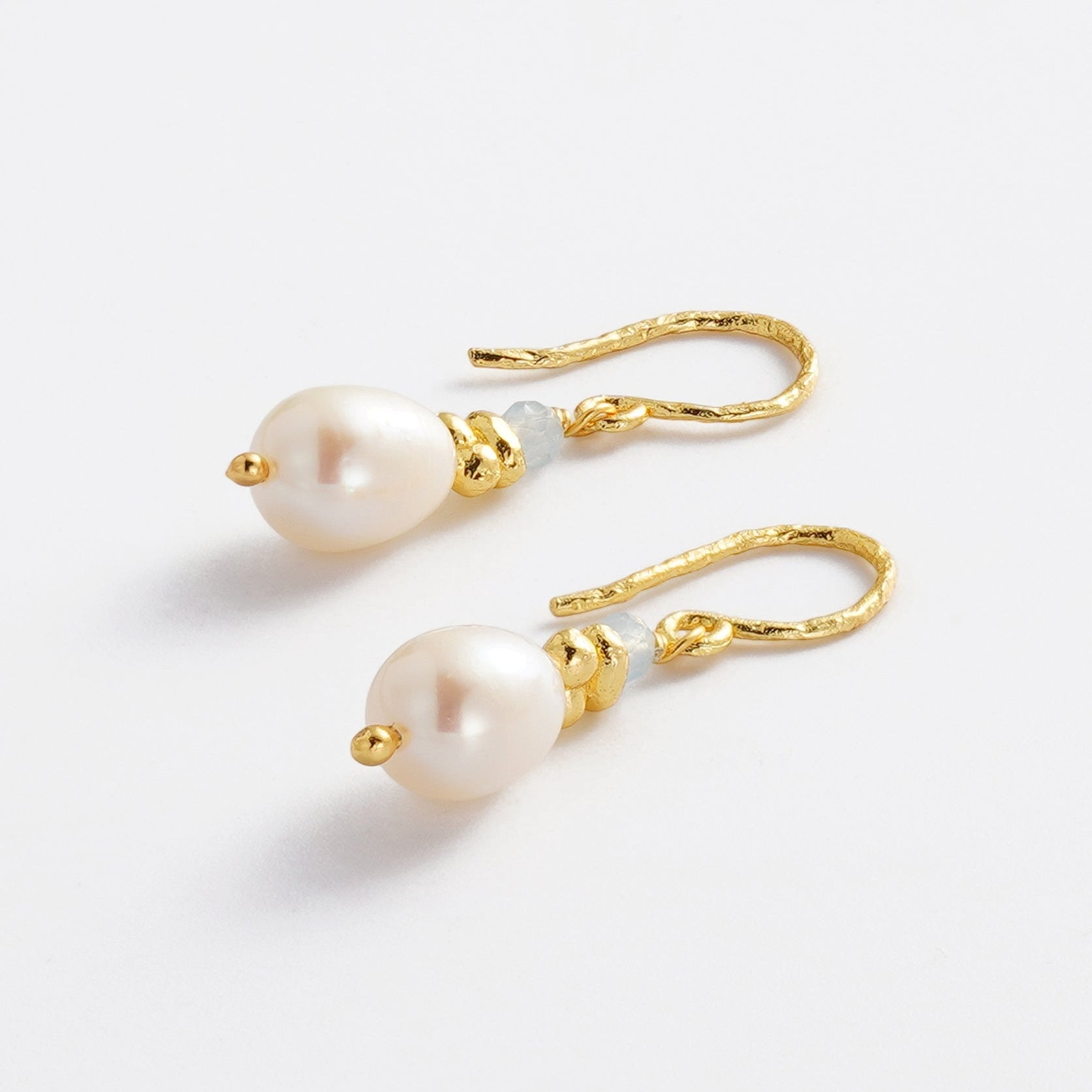 Naomi Hook Earring | Pearl