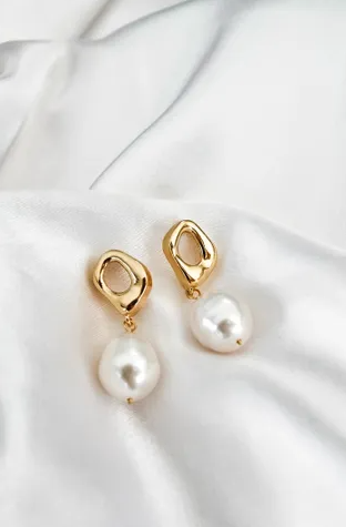 Square Pearl Drop Earring Gold