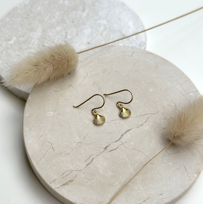 Clam Shell Hoops | Gold